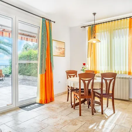Palm Apartment *