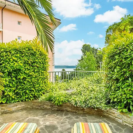 Apartment Palm